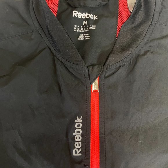 Reebok Play Dry Running Club Back Graphic Black Pink Wind Jacket Size Medium - Picture 2 of 10